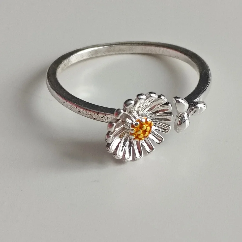 Silver Tone Daisy Bypass Ring Adjustable Floral Nature Yellow Center Size 6.5